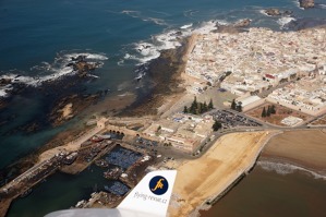 Přístav a pevnost ve městě Essaouira.