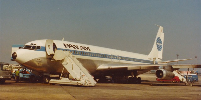 Boeing 707 Pan Am na letišti v Římě. Zdroj: Archiv Lubora Obendraufa