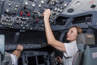 Capt. Alena Zíková ve výcvikovém centru CATC. Capt. Alena Zíková ve výcvikovém centru CATC.