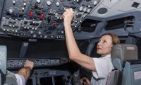 Capt. Alena Zíková ve výcvikovém centru CATC. Capt. Alena Zíková ve výcvikovém centru CATC.