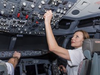 Capt. Alena Zíková ve výcvikovém centru CATC. Capt. Alena Zíková ve výcvikovém centru CATC.