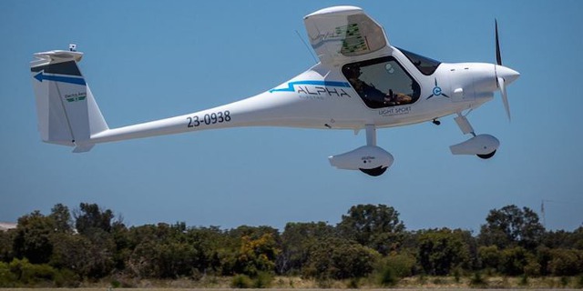 První let certifikovaného letounu s elektrickým motorem v Austrálii. Pipistrel Alpha Electro na letišti Jandakut u Perthu. Zdroj: Electro.Aero