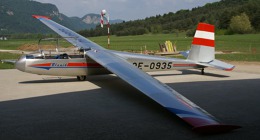 Blanik L-13 reg. OE-0935 ještě před nehodou. Jeho nehoda v červnu 2010 zapříčinila uzemnění všech Blaníků. Foto: Anton Wildberger 