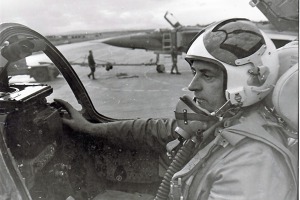 V kabině MiG-23. Foto: Archiv O. Pelčáka