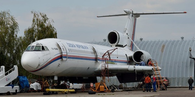 Tu-154M OK-BYZ dostává v Kunovicích zase původní tvář. Foto: Evžen Všetečka
