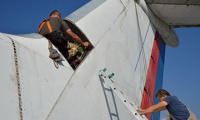 Tu-154M OK-BYZ dostává v Kunovicích zase původní tvář. Foto: Evžen Všetečka Tu-154M OK-BYZ dostává v Kunovicích zase původní tvář. Foto: Evžen Všetečka