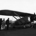 Henri Guillamet na letišti Cap Juby před letounem Latécoère 17.