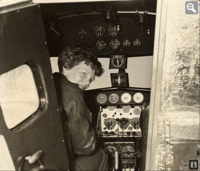 Amélie Earhartová v kokpitu svého Lockheedu Electra 10E. Zdroj: Wikimedia