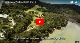 Takaka, letiště sevřené horami a mořem. Nový Zéland 2018 z letadla podruhé