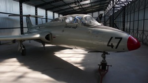 Aero L-29 Delfín v nově zrekonstruovaném hanágru č. 43 kbelského leteckého muzea. 