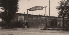 V místě dnešní brány Leteckého muzea VHÚ z ulice Mladoboleslavská se nacházel již počátkem dvacátých let 20. století vchod do Čs. vojenské továrny na letadla, později známé jako firma Letov. V místě dnešní brány Leteckého muzea VHÚ z ulice Mladoboleslavská se nacházel již počátkem dvacátých let 20. století vchod do Čs. vojenské továrny na letadla, později známé jako firma Letov.