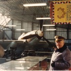 Dlouholetý náčelník dnešního Leteckého muzea VHÚ plukovník Jaroslav Janečka během výkladu v expozici.
