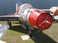 Mikojan Gurjevič MiG-21U. Spárka polského letectva, vyrobená a dodaná z ČSSR v listopadu roku 1973 k 34. stíhacímu leteckému pluku na základnu Gdynia – Babie Doly. V srpnu 1991 byl tento stroj vyřazen ze služby a o rok později prodán do Austrálie.