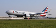 B767-300 American Airlines při zahájení linky Filadelfie - Praha. Zdroj: Letiště Praha, a.s. B767-300 American Airlines při zahájení linky Filadelfie - Praha. Zdroj: Letiště Praha, a.s.