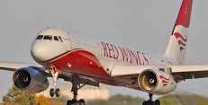 Letoun Tu-204 ruské společnosti Red Wings, která do Pardubic vozila cestující z Moskvy. Foto: Letiště Pardubice Letoun Tu-204 ruské společnosti Red Wings, která do Pardubic vozila cestující z Moskvy. Foto: Letiště Pardubice