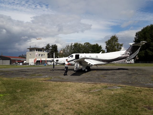 Pilatus PC-12/47E OK-PCF na letišti Olomouc.