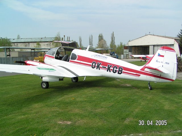 Aero 45 Super reg. OK-KGB na letišti v Olomouci.