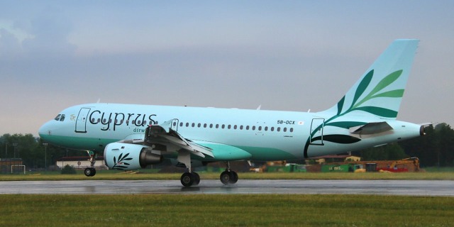 Airbus A319 kyperské společnosti Cyprus Airways právě přistává na dráze 24 Letiště Václava Havla Praha při inauguračním letu linky Larnaka - Praha. Foto: Letiště Praha