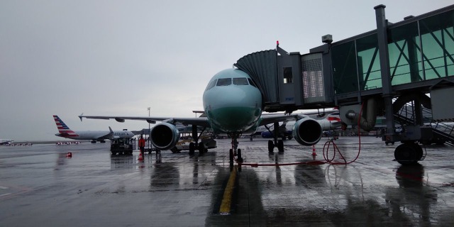 Airbus A319 kyperské společnosti Cyprus Airways na stojánce při inauguračním letu linky Larnaka - Praha. Foto: Jan Dvořák, FR