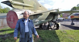 Ján Skladányi a MiG-23U ve kbelském leteckém muzeu. 