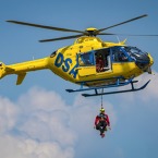 Ukázka zásahu záchranářů. V akci Eurocopter EC135 pořádající společnosti DSA na Helicopter show 2018 Foto: Pro FR Lukáš Trtílek 