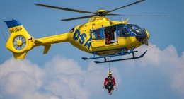 Ukázka zásahu záchranářů. V akci Eurocopter EC135 pořádající společnosti DSA na Helicopter show 2018 Foto: Pro FR Lukáš Trtílek 
