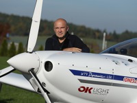 Jiří Pruša u expedičního letounu Dynamic WT-9 registrace OK-LEX