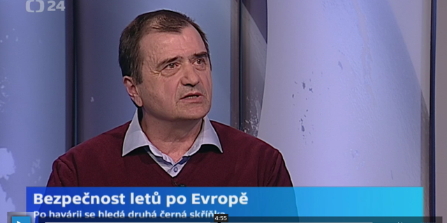 Václav Vašek komentuje pád dopravního letadla pro Studio 6 České televize. 