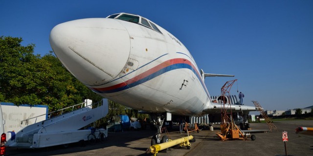 Tu-154M OK-BYZ dostává v Kunovicích zase původní tvář. Foto: Evžen Všetečka