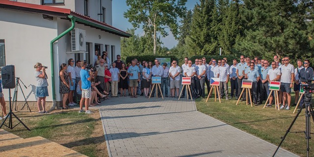 Slavnostní zahájení světového šampionátu v akrobacii na kluzácích na zbraslavickém letišti. Zdroj: www.wgac2018.cz