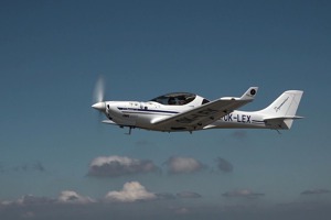 Expediční letadlo Flying Revue Dynamic WT-9 OK-LEX na jedné ze svých cest po světě. Foto: Jindřich Ilem, Flying Revue