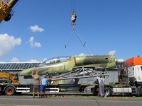 Nakládka L-39 Albatros v Leteckém muzeu Kbely. Nakládka L-39 Albatros v Leteckém muzeu Kbely.