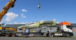 Nakládka L-39 Albatros v Leteckém muzeu Kbely.