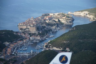 Městečko Bonifacio na jihu Korsiky.