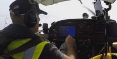 Komunikace s řízením letového provozu i ostatními piloty na trase v angličtině je základním předpokladem pro lety mimo ČR. Foto: Flying Revue Komunikace s řízením letového provozu i ostatními piloty na trase v angličtině je základním předpokladem pro lety mimo ČR. Foto: Flying Revue