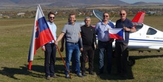 Společná fotografie se slovenskými kolegy v Ražňanech. Společná fotografie se slovenskými kolegy v Ražňanech.