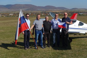 Společná fotografie se slovenskými kolegy v Ražňanech.