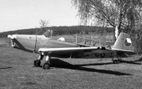 A takhle pokračovali…. 1957 Zlín Z- 26 (ještě plátěný), potom plechový Z-126. To byl motorový výcvik před nástupem do Leteckého učiliště.