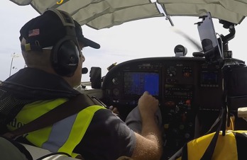 Komunikace s řízením letového provozu i ostatními piloty na trase v angličtině je základním předpokladem pro zahraniční VFR lety. Foto: Flying Revue 