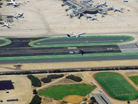 Fotografie z přeletu letiště San Diego International Cessnou 182 zachycuje start letounu společnosti Delta. Foto: Jiří Pruša