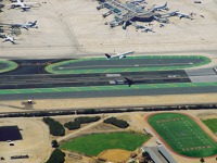 Fotografie z přeletu letiště San Diego International Cessnou 182 zachycuje start letounu společnosti Delta. Foto: Jiří Pruša Fotografie z přeletu letiště San Diego International Cessnou 182 zachycuje start letounu společnosti Delta. Foto: Jiří Pruša
