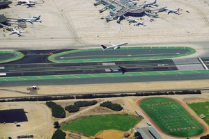 Fotografie z přeletu letiště San Diego International Cessnou 182 zachycuje start letounu společnosti Delta. Foto: Jiří Pruša