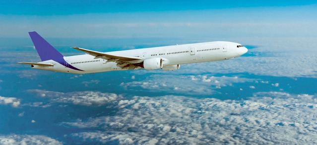 Typickým představitelem velkokapacitního, dálkového a přitom pouze dvoumoto- rového letadla je Boeing 777, zde ve verzi -300 s delším trupem.