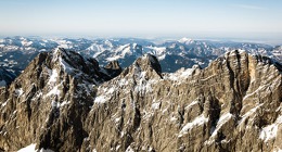 Dachstein a jeho majestátní scenérie jsou jen hodinu letu ze středu Čech