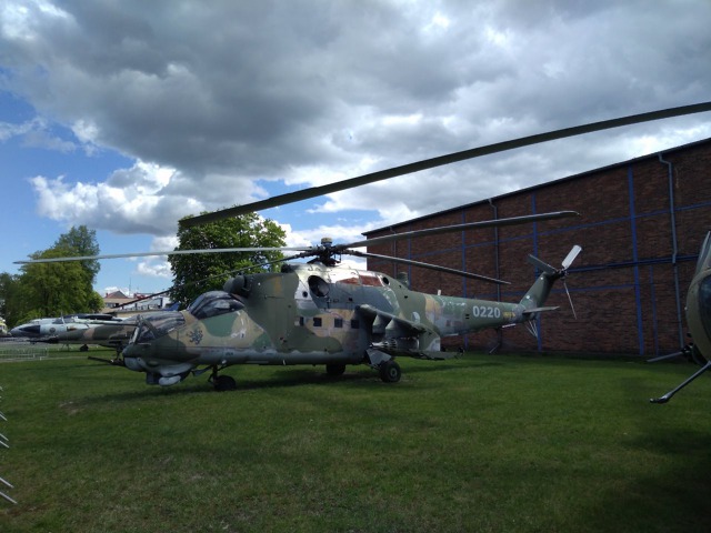 Vrtulník Mi-24 registrace 0220, na němž J. Macura rovněž létal, můžete dnes vidět v Leteckém muzeu Kbely. 