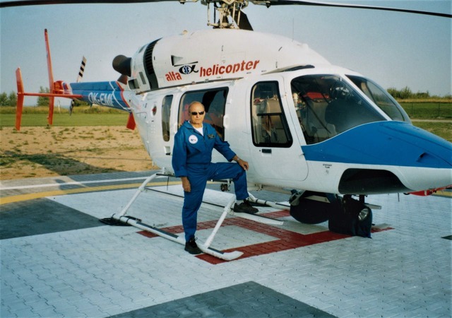 LZS Olomouc 2005. U vrtulníku Bell 427. Foto: Archiv J. Macury