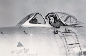 Po letu. 1965 Mošnov. MiG 15bis. Foto: Archiv J. Macury