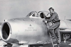 Před letem. 1965 Mošnov. MiG 15bis. Foto: Archiv J. Macury