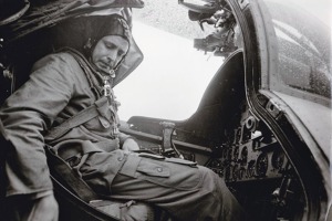 J. Macura v pilotní kabině Mi-24. Foto: Archiv J. Macury