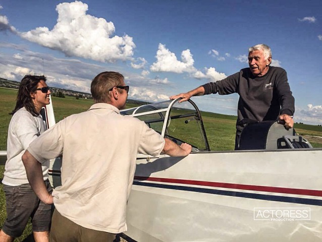 Zleva: Režisér a vnuk V. Baldy David, představitel hlavní role Jiří Dvořák a Vladislav Balda v debatě během natáčení. Foto: Actoress production